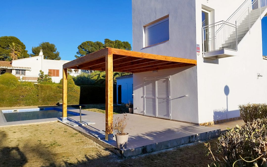 Pérgolas de madera, un toque natural para tu jardín