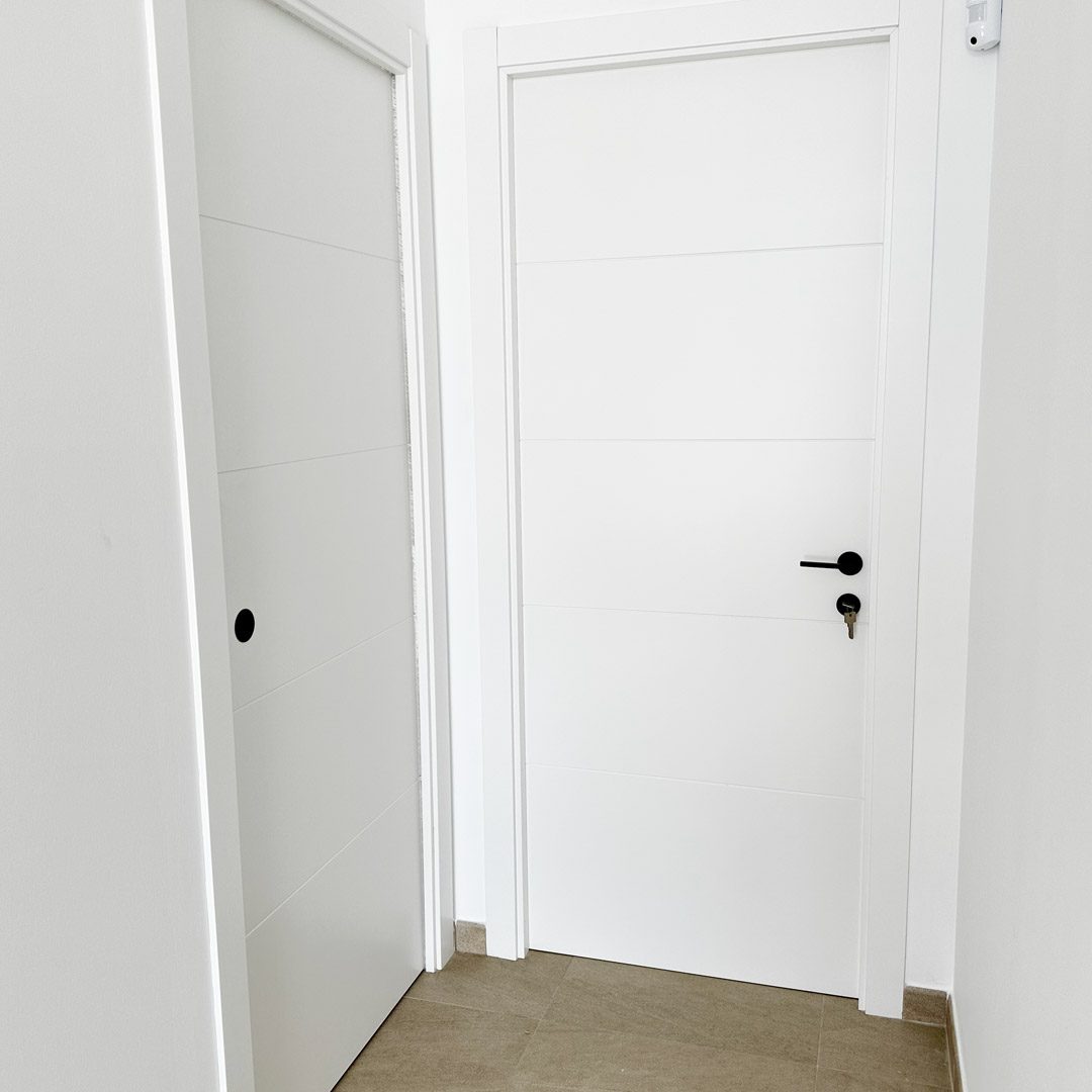 Puerta Interior con Cercos, Jambas, Manilla y Herrajes Incluidos