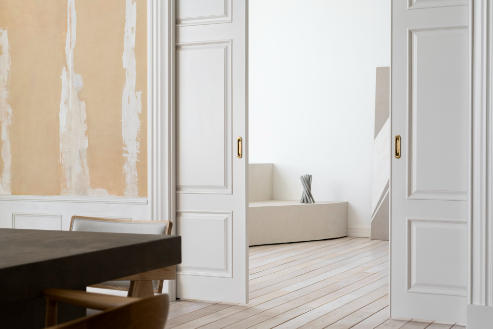 Puertas lacadas o de madera natural: cómo elegir la ideal para tu hogar