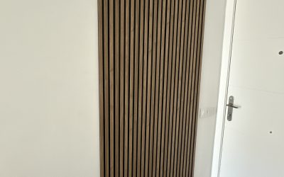 Puerta oculta para el baño: diseño integrado y minimalista