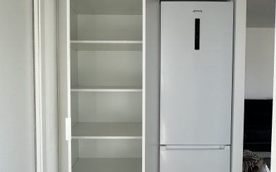Mueble a medida para integrar el frigorífico y aprovechar cada centímetro